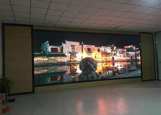 Υψηλά γκρίζα επιχειρησιακά εσωτερικά οδηγημένα σημάδια P3.07 P4 με το γραφείο 640*480mm