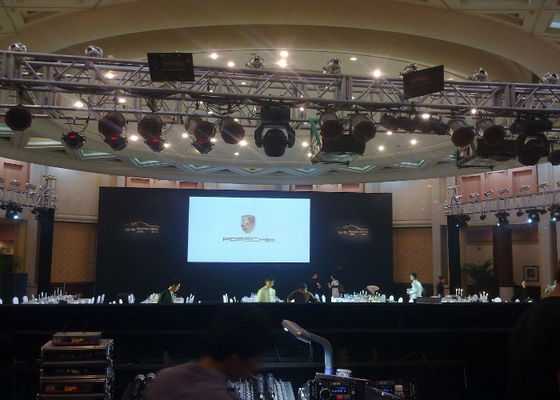 RGB οδηγημένη HD επίδειξη ρίψεων κύβων P2.5 εσωτερική για το σκηνικό υπόβαθρο, 2 έτη εξουσιοδότησης